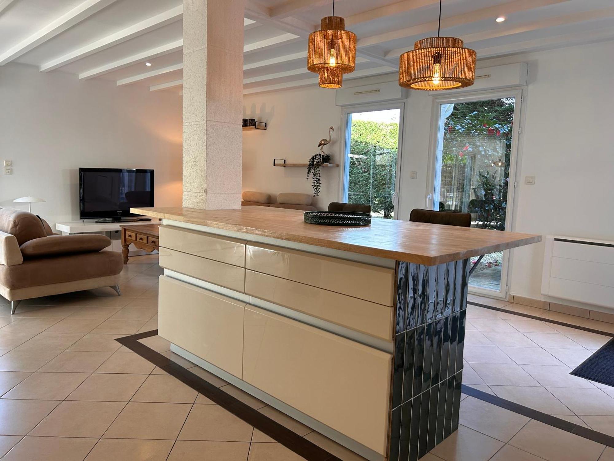 Maison Blanche Lanton Bilik gambar